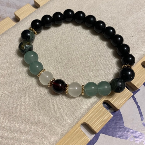 STATEMENT CRYSTAL BRACELET - Picture 2 of 4